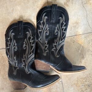 HISEA ladies vegan leather cowboy boots very good condition size 8